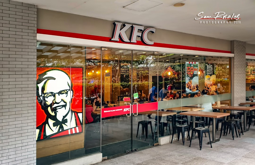 KFC ₱229 lang?? 6pc chicken + rice + drinks!